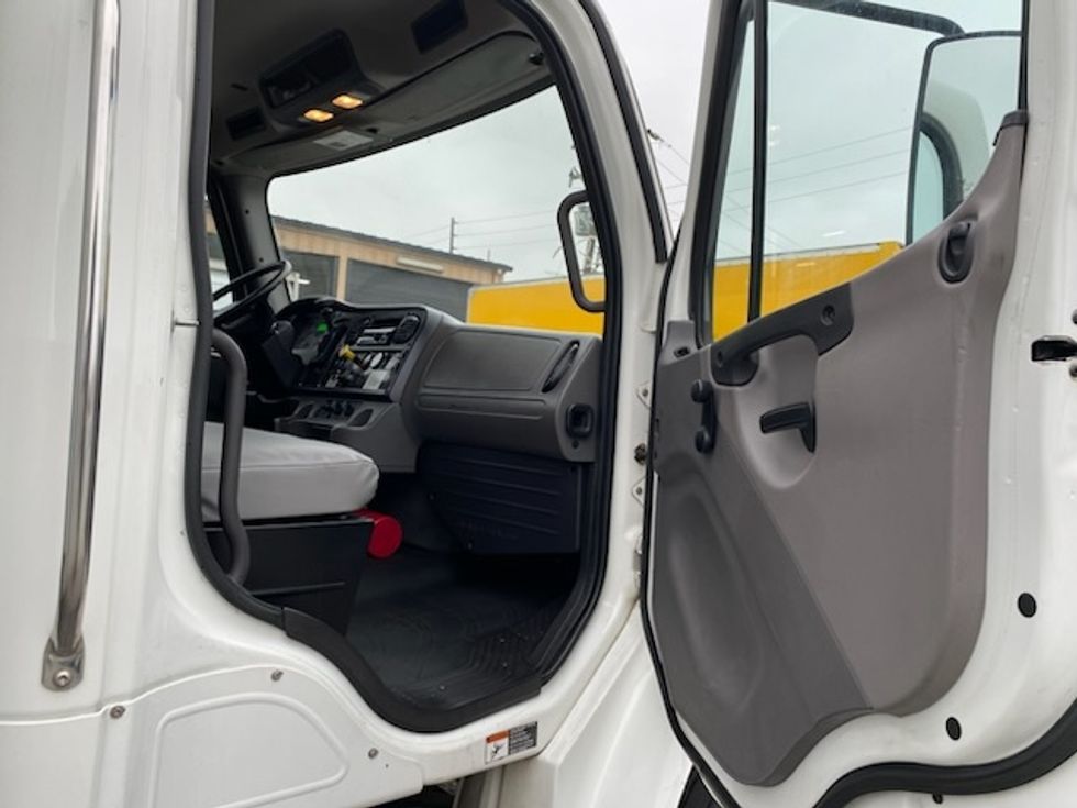 Medium Duty Box Truck-Light and Medium Duty Trucks-Freightliner-2019-M2-Torrance-CA-137,515\n\t\tmiles-$ 59,000 - Image 16