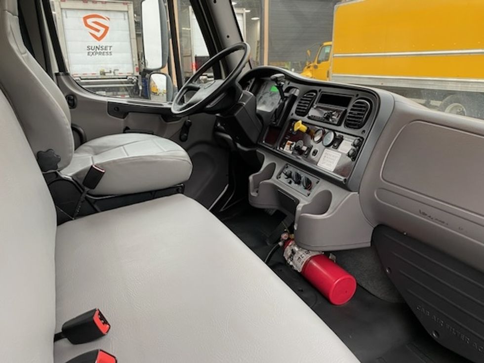 Medium Duty Box Truck-Light and Medium Duty Trucks-Freightliner-2019-M2-Torrance-CA-137,515\n\t\tmiles-$ 59,000 - Image 18