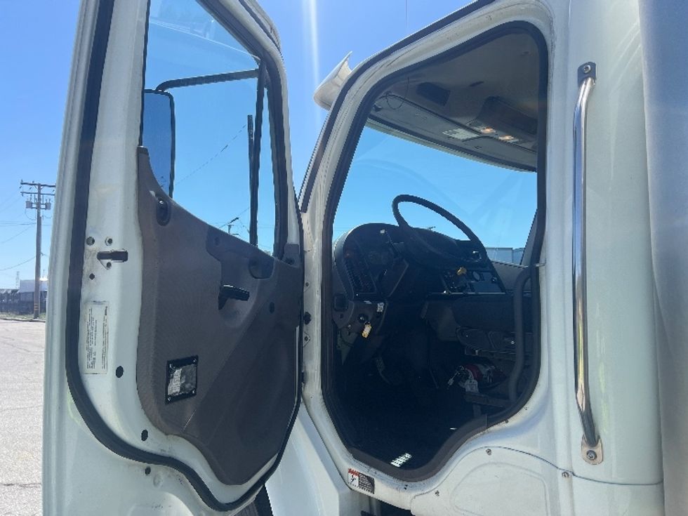 Medium Duty Box Truck-Light and Medium Duty Trucks-Freightliner-2019-M2-Torrance-CA-139,352\n\t\tmiles-$ 55,000 - Image 16