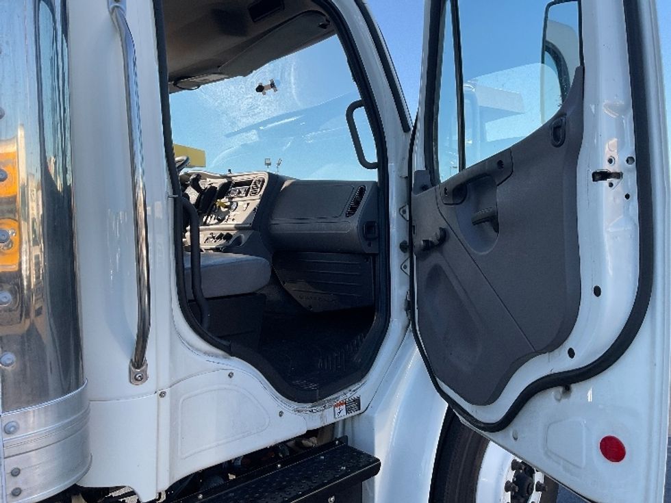 Medium Duty Box Truck-Light and Medium Duty Trucks-Freightliner-2019-M2-Torrance-CA-140,891\n\t\tmiles-$ 39,750 - Image 20