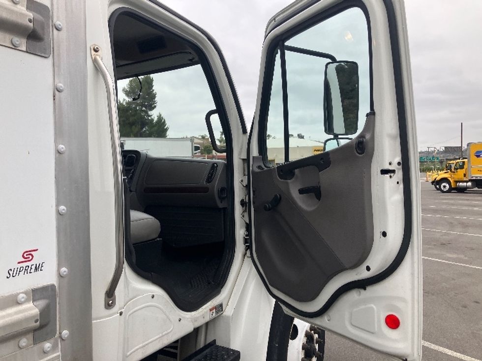 Medium Duty Box Truck-Light and Medium Duty Trucks-Freightliner-2019-M2-Torrance-CA-141,726\n\t\tmiles-$ 57,250 - Image 19