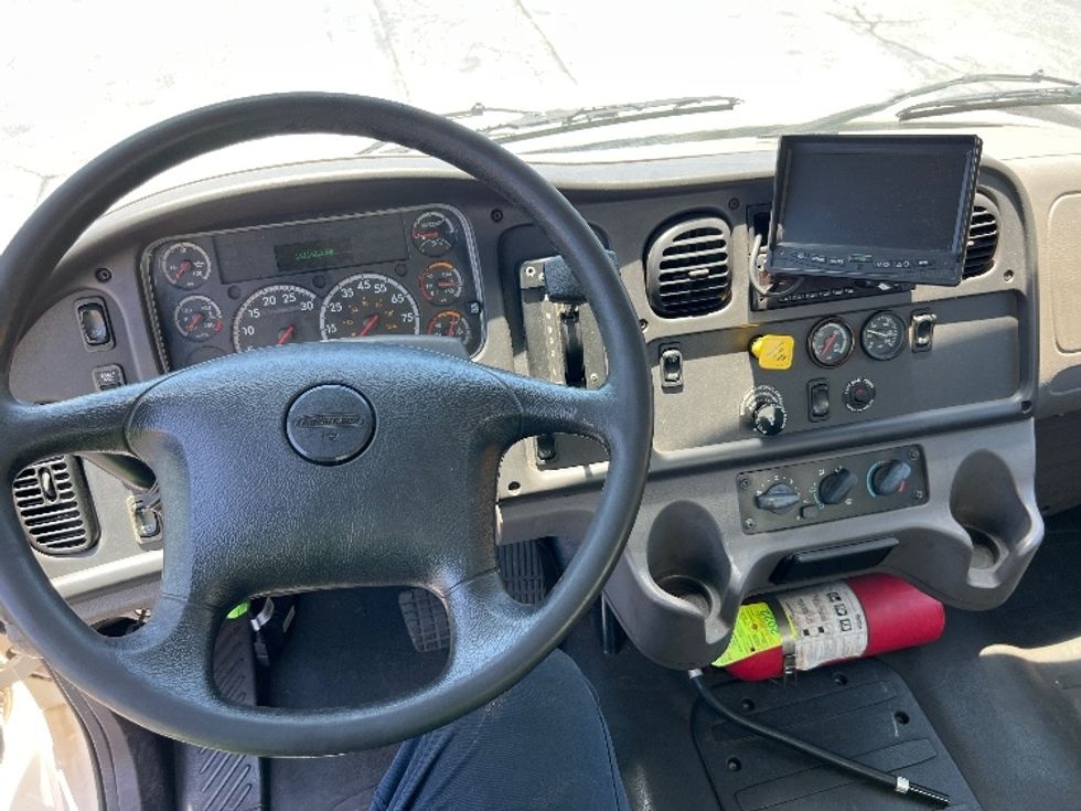 Medium Duty Box Truck-Light and Medium Duty Trucks-Freightliner-2019-M2-Torrance-CA-147,149\n\t\tmiles-$ 47,250 - Image 17