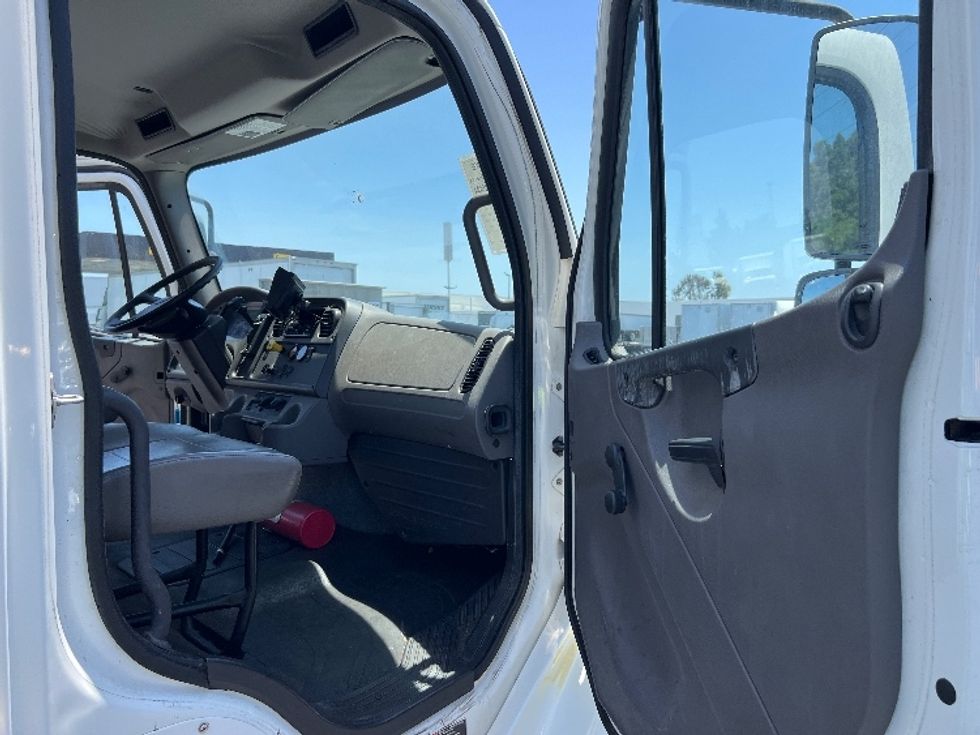 Medium Duty Box Truck-Light and Medium Duty Trucks-Freightliner-2019-M2-Torrance-CA-147,149\n\t\tmiles-$ 47,250 - Image 19