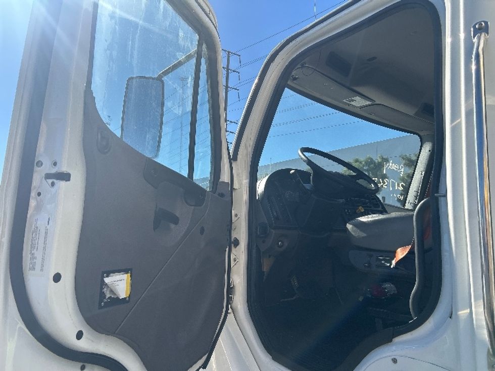 Medium Duty Box Truck-Light and Medium Duty Trucks-Freightliner-2019-M2-Torrance-CA-160,255\n\t\tmiles-$ 44,000 - Image 16