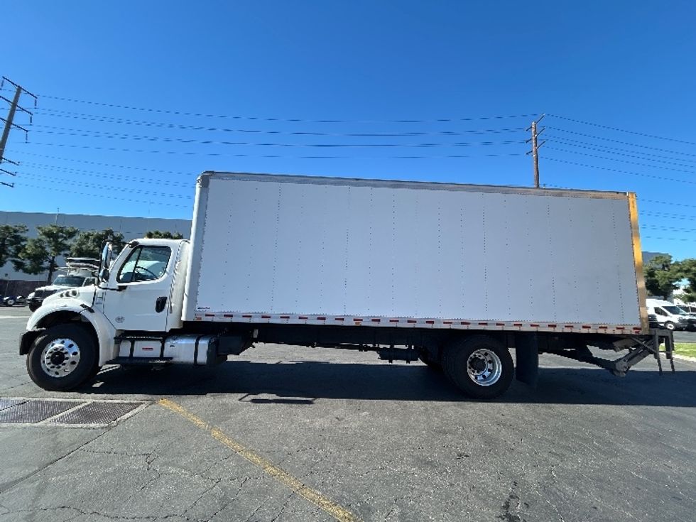 Medium Duty Box Truck-Light and Medium Duty Trucks-Freightliner-2019-M2-Torrance-CA-160,255\n\t\tmiles-$ 44,000 - Image 4