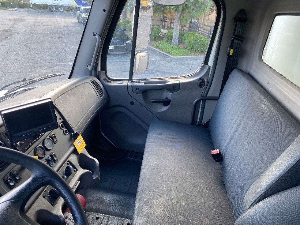 Medium Duty Box Truck-Light and Medium Duty Trucks-Freightliner-2019-M2-Torrance-CA-171,471\n\t\tmiles-$ 49,500 - Image 19