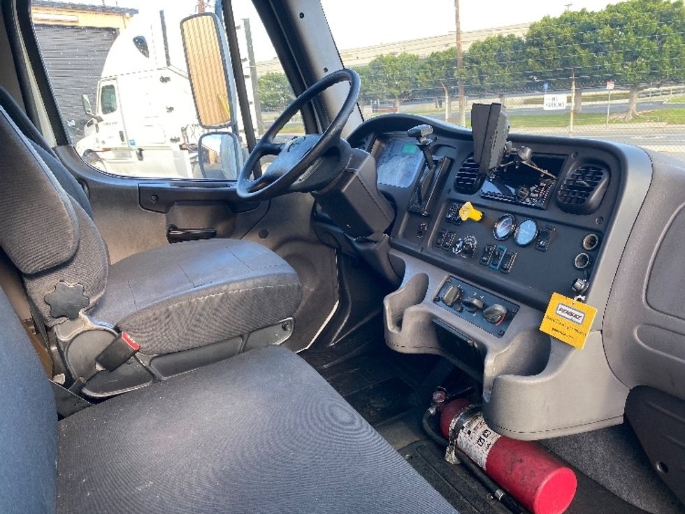 Medium Duty Box Truck-Light and Medium Duty Trucks-Freightliner-2019-M2-Torrance-CA-171,471\n\t\tmiles-$ 49,500 - Image 22