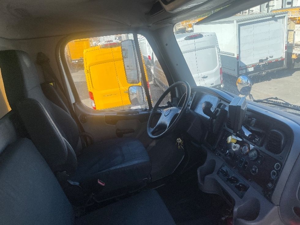 Medium Duty Box Truck-Light and Medium Duty Trucks-Freightliner-2019-M2-Torrance-CA-191,441\n\t\tmiles-$ 50,250 - Image 22