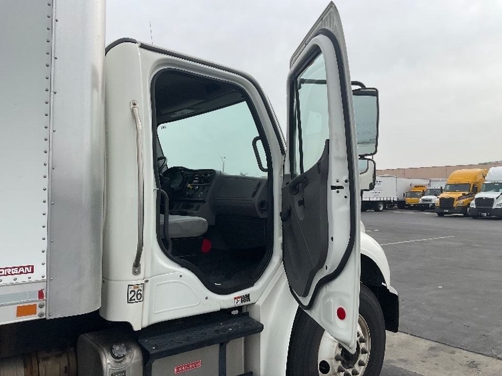 Medium Duty Box Truck-Light and Medium Duty Trucks-Freightliner-2019-M2-Torrance-CA-197,870\n\t\tmiles-$ 44,500 - Image 20