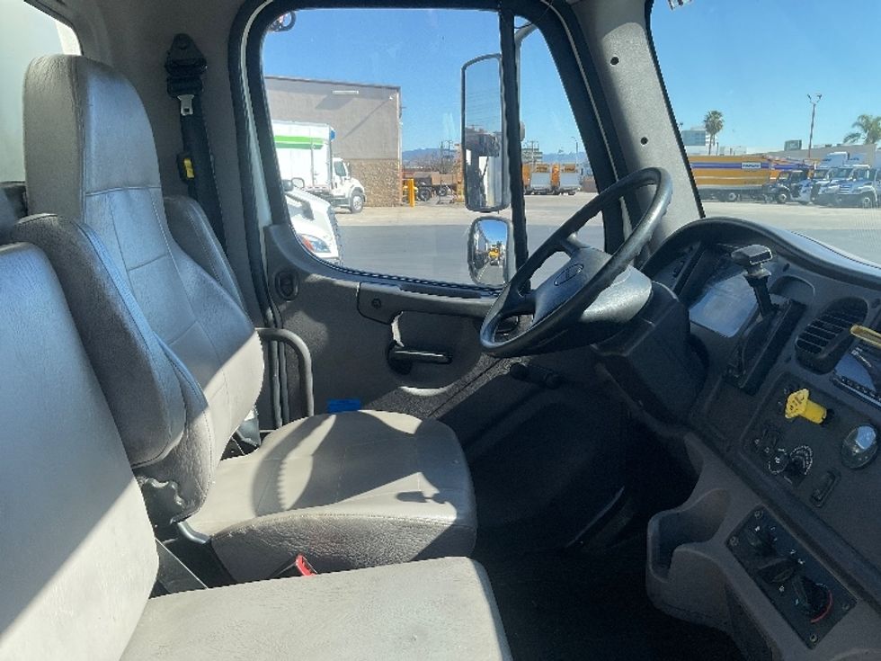 Medium Duty Box Truck-Light and Medium Duty Trucks-Freightliner-2019-M2-Torrance-CA-197,870\n\t\tmiles-$ 44,500 - Image 22