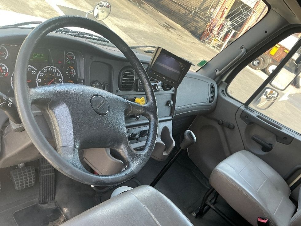Medium Duty Box Truck-Light and Medium Duty Trucks-Freightliner-2019-M2-Torrance-CA-240,002\n\t\tmiles-$ 33,250 - Image 17