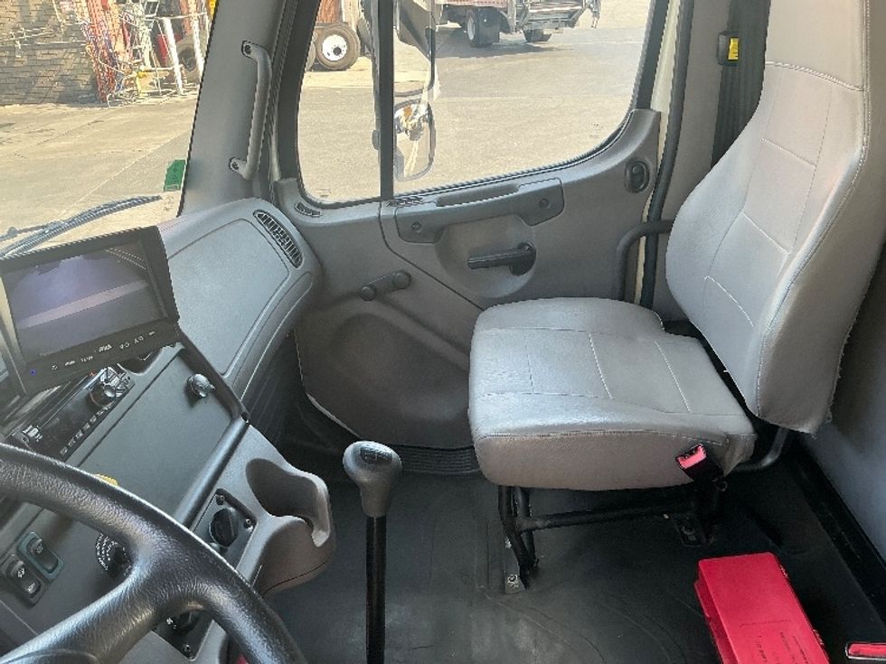 Medium Duty Box Truck-Light and Medium Duty Trucks-Freightliner-2019-M2-Torrance-CA-240,002\n\t\tmiles-$ 33,250 - Image 18