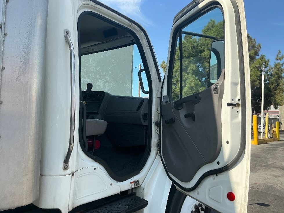Medium Duty Box Truck-Light and Medium Duty Trucks-Freightliner-2019-M2-Torrance-CA-240,002\n\t\tmiles-$ 33,250 - Image 19