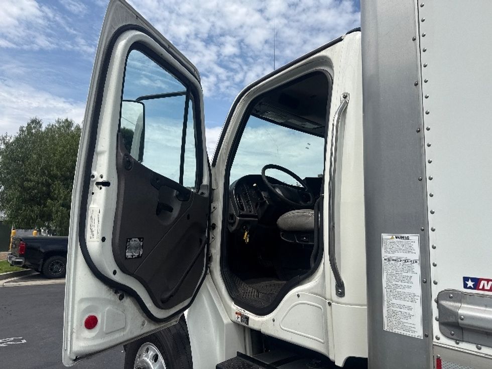 Medium Duty Box Truck-Light and Medium Duty Trucks-Freightliner-2019-M2-Torrance-CA-243,594\n\t\tmiles-$ 48,500 - Image 16