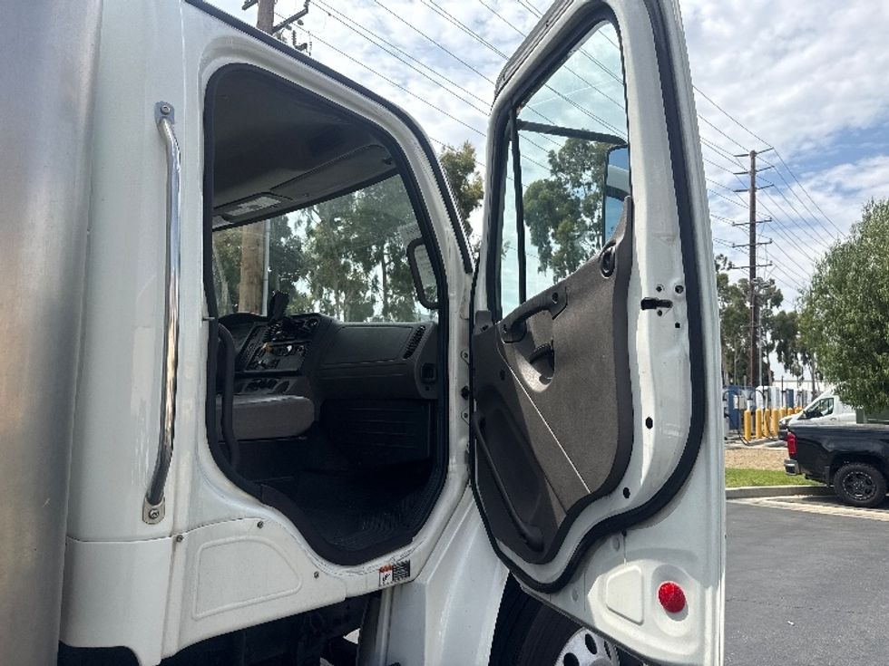 Medium Duty Box Truck-Light and Medium Duty Trucks-Freightliner-2019-M2-Torrance-CA-243,594\n\t\tmiles-$ 48,500 - Image 20