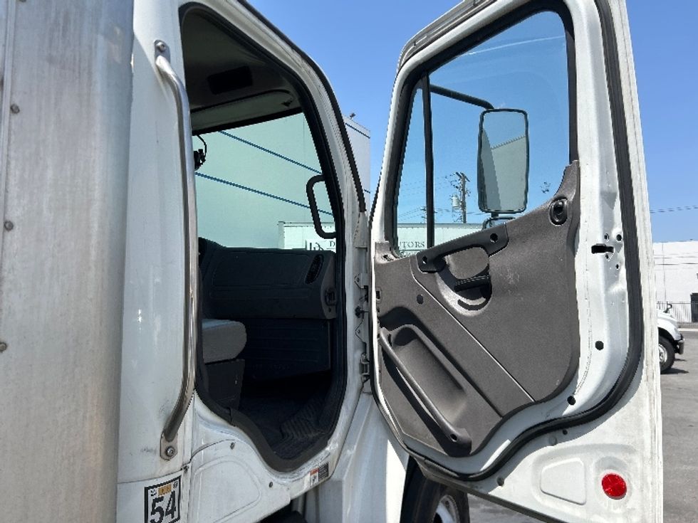 Medium Duty Box Truck-Light and Medium Duty Trucks-Freightliner-2019-M2-Torrance-CA-343,876\n\t\tmiles-$ 24,500 - Image 19