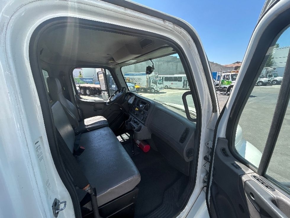 Medium Duty Box Truck-Light and Medium Duty Trucks-Freightliner-2019-M2-Torrance-CA-348,496\n\t\tmiles-$ 25,500 - Image 20