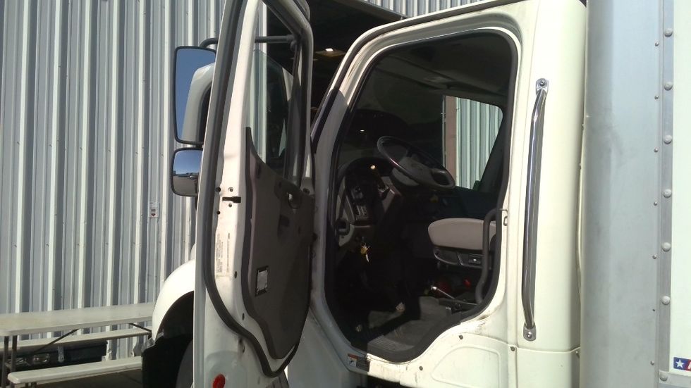 Medium Duty Box Truck-Light and Medium Duty Trucks-Freightliner-2019-M2-Tracy-CA-148,947\n\t\tmiles-$ 55,000 - Image 15