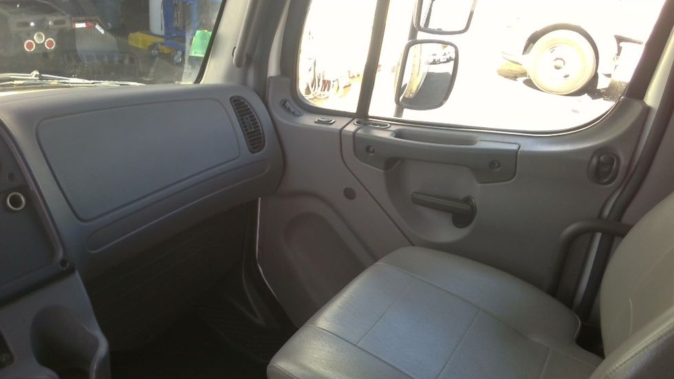 Medium Duty Box Truck-Light and Medium Duty Trucks-Freightliner-2019-M2-Tracy-CA-148,947\n\t\tmiles-$ 55,000 - Image 18