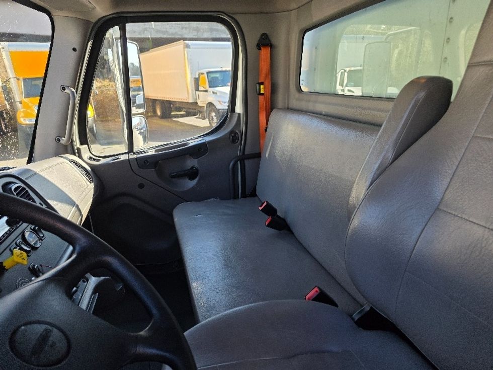 Medium Duty Box Truck-Light and Medium Duty Trucks-Freightliner-2019-M2-Tukwila-WA-134,376\n\t\tmiles-$ 55,500 - Image 19