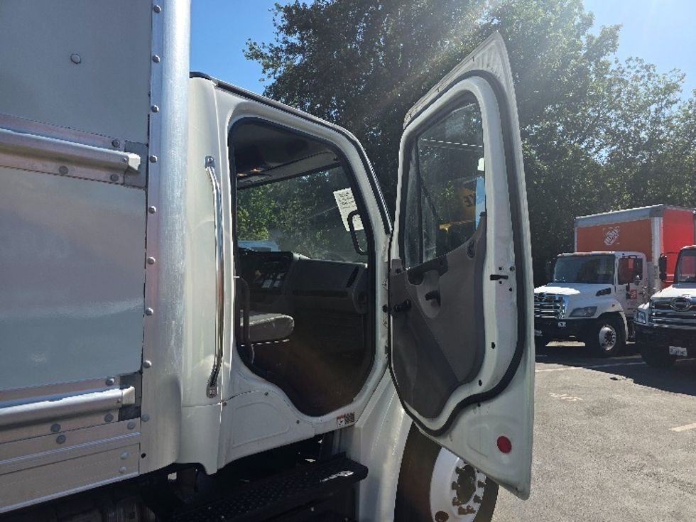 Medium Duty Box Truck-Light and Medium Duty Trucks-Freightliner-2019-M2-Tukwila-WA-161,718\n\t\tmiles-$ 58,000 - Image 20