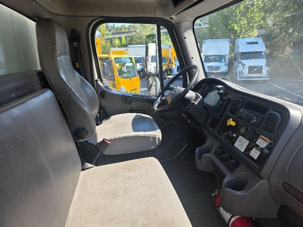 Medium Duty Box Truck-Light and Medium Duty Trucks-Freightliner-2019-M2-Tukwila-WA-161,718\n\t\tmiles-$ 58,000 - Image 22