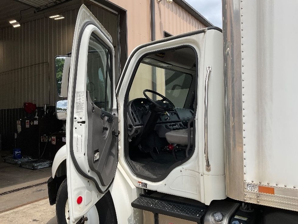 Medium Duty Box Truck-Light and Medium Duty Trucks-Freightliner-2019-M2-Tuscaloosa-AL-71,276\n\t\tmiles-$ 59,750 - Image 16