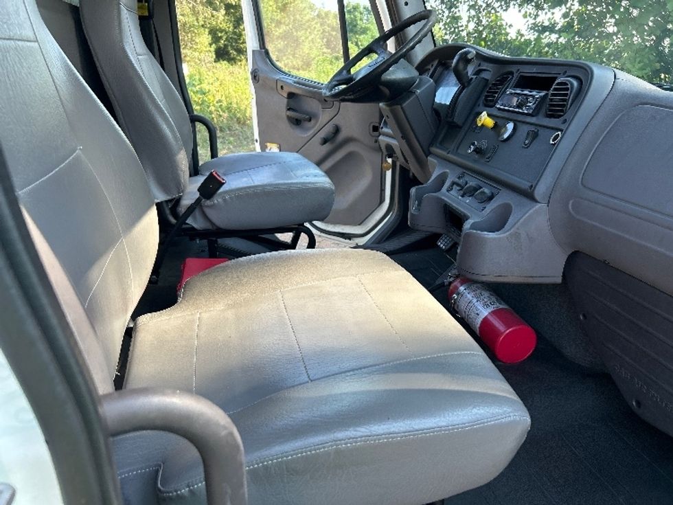 Medium Duty Box Truck-Light and Medium Duty Trucks-Freightliner-2019-M2-Tuscaloosa-AL-76,393\n\t\tmiles-$ 59,250 - Image 21