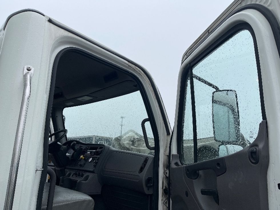 Medium Duty Box Truck-Light and Medium Duty Trucks-Freightliner-2019-M2-Warren-MI-202,660\n\t\tmiles-$ 46,500 - Image 19