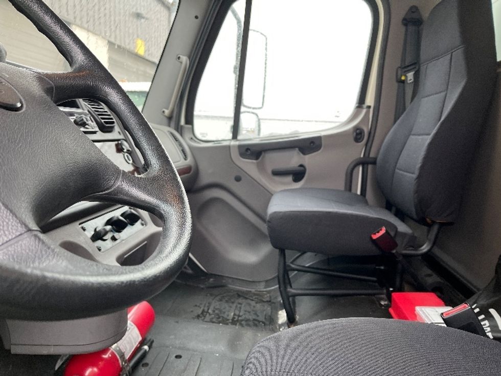 Medium Duty Box Truck-Light and Medium Duty Trucks-Freightliner-2019-M2-Warren-MI-41,117\n\t\tmiles-$ 56,750 - Image 18