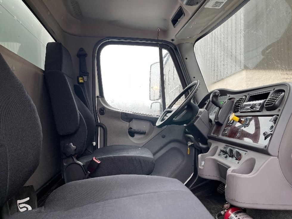 Medium Duty Box Truck-Light and Medium Duty Trucks-Freightliner-2019-M2-Warren-MI-41,117\n\t\tmiles-$ 56,750 - Image 21