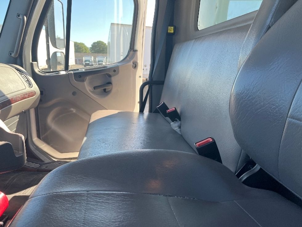 Medium Duty Box Truck-Light and Medium Duty Trucks-Freightliner-2019-M2-Warren-MI-51,877\n\t\tmiles-$ 64,000 - Image 19