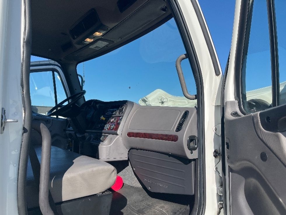 Medium Duty Box Truck-Light and Medium Duty Trucks-Freightliner-2019-M2-Warren-MI-51,877\n\t\tmiles-$ 64,000 - Image 20