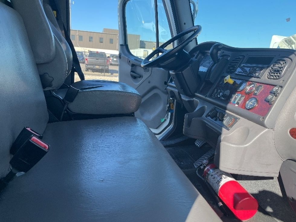 Medium Duty Box Truck-Light and Medium Duty Trucks-Freightliner-2019-M2-Warren-MI-51,877\n\t\tmiles-$ 64,000 - Image 22