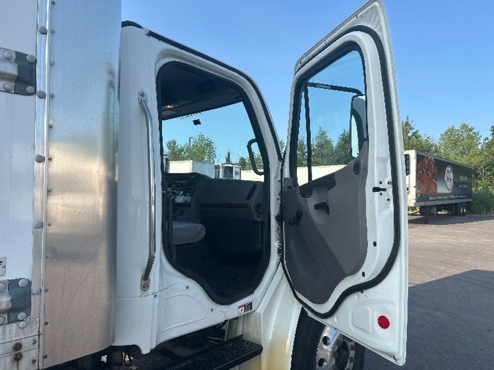 Medium Duty Box Truck-Light and Medium Duty Trucks-Freightliner-2019-M2-Watertown-NY-169,432\n\t\tmiles-$ 48,250 - Image 20