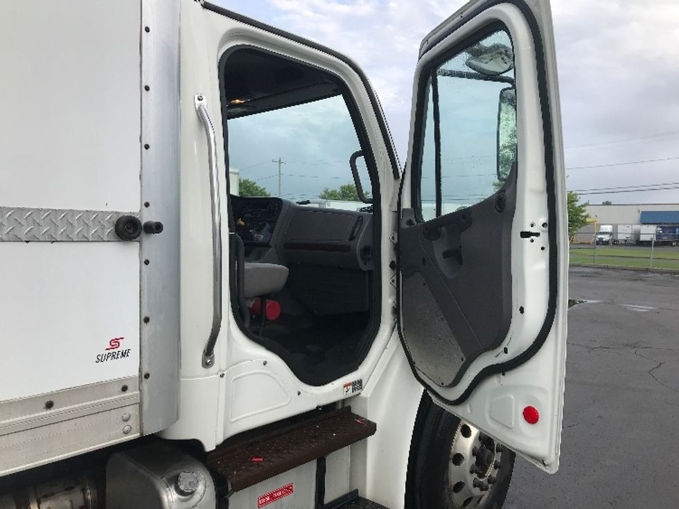 Medium Duty Box Truck-Light and Medium Duty Trucks-Freightliner-2019-M2-Watertown-NY-184,765\n\t\tmiles-$ 33,250 - Image 20