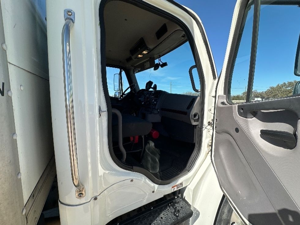 Medium Duty Box Truck-Light and Medium Duty Trucks-Freightliner-2019-M2-Waxahachie-TX-141,240\n\t\tmiles-$ 49,250 - Image 20