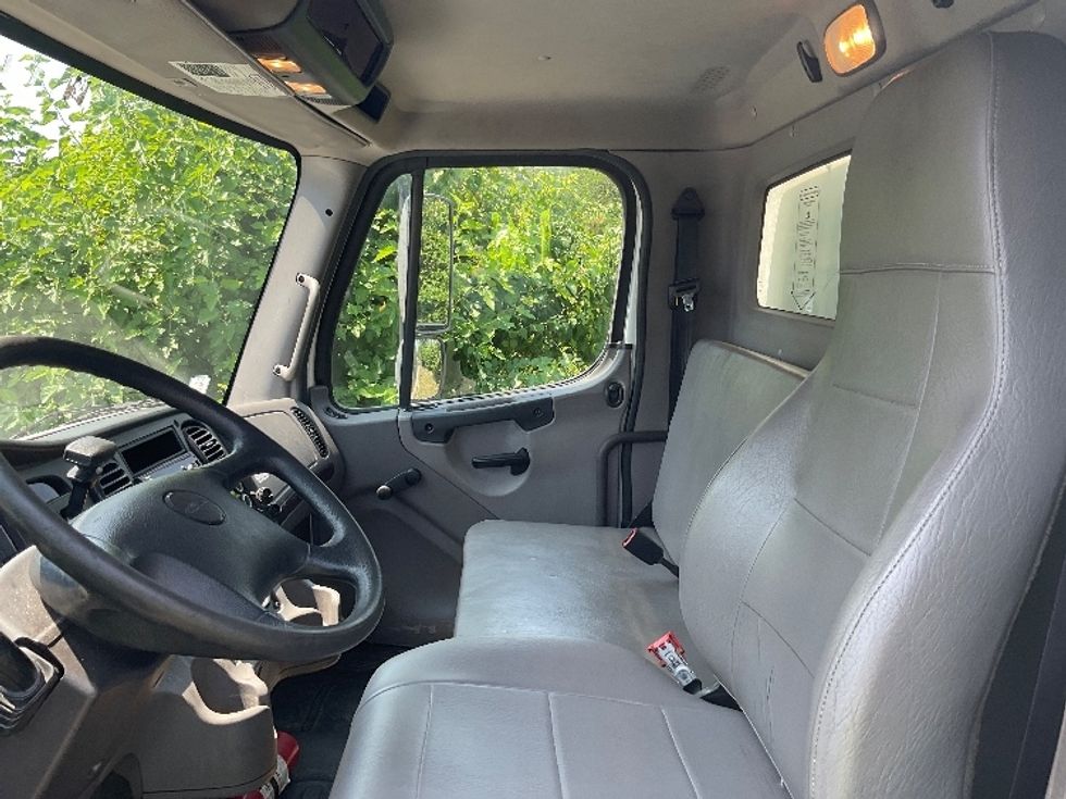 Medium Duty Box Truck-Light and Medium Duty Trucks-Freightliner-2019-M2-West Babylon-NY-141,847\n\t\tmiles-$ 53,500 - Image 18
