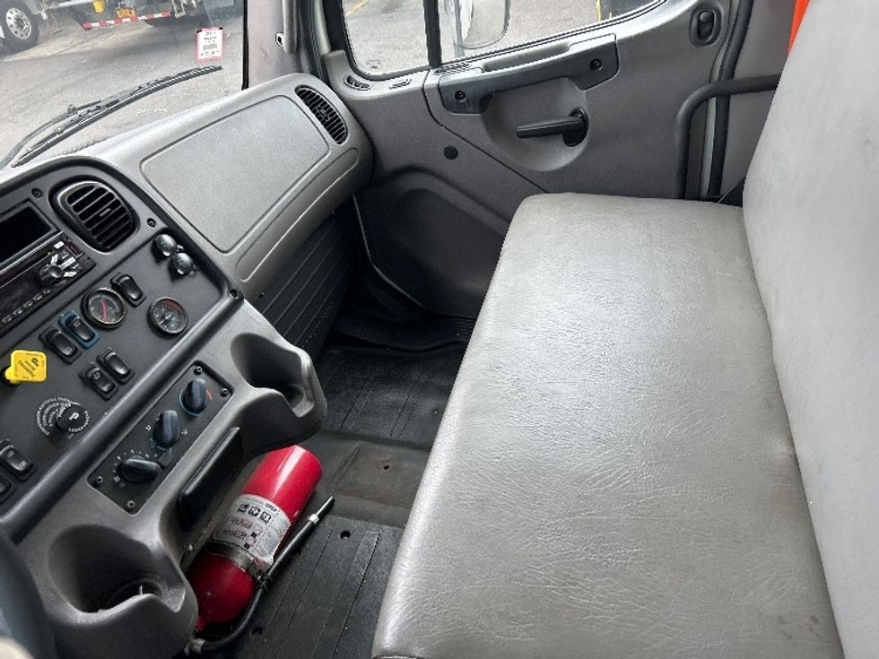 Medium Duty Box Truck-Light and Medium Duty Trucks-Freightliner-2019-M2-West Babylon-NY-237,910\n\t\tmiles-$ 29,750 - Image 16