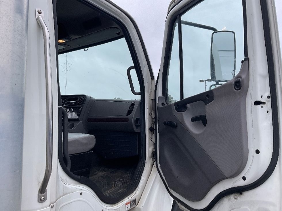 Medium Duty Box Truck-Light and Medium Duty Trucks-Freightliner-2019-M2-West Babylon-NY-241,286\n\t\tmiles-$ 39,750 - Image 20