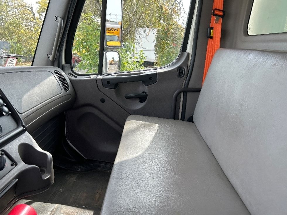 Medium Duty Box Truck-Light and Medium Duty Trucks-Freightliner-2019-M2-West Babylon-NY-297,786\n\t\tmiles-$ 21,250 - Image 19
