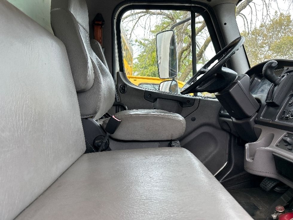 Medium Duty Box Truck-Light and Medium Duty Trucks-Freightliner-2019-M2-West Babylon-NY-297,786\n\t\tmiles-$ 21,250 - Image 22