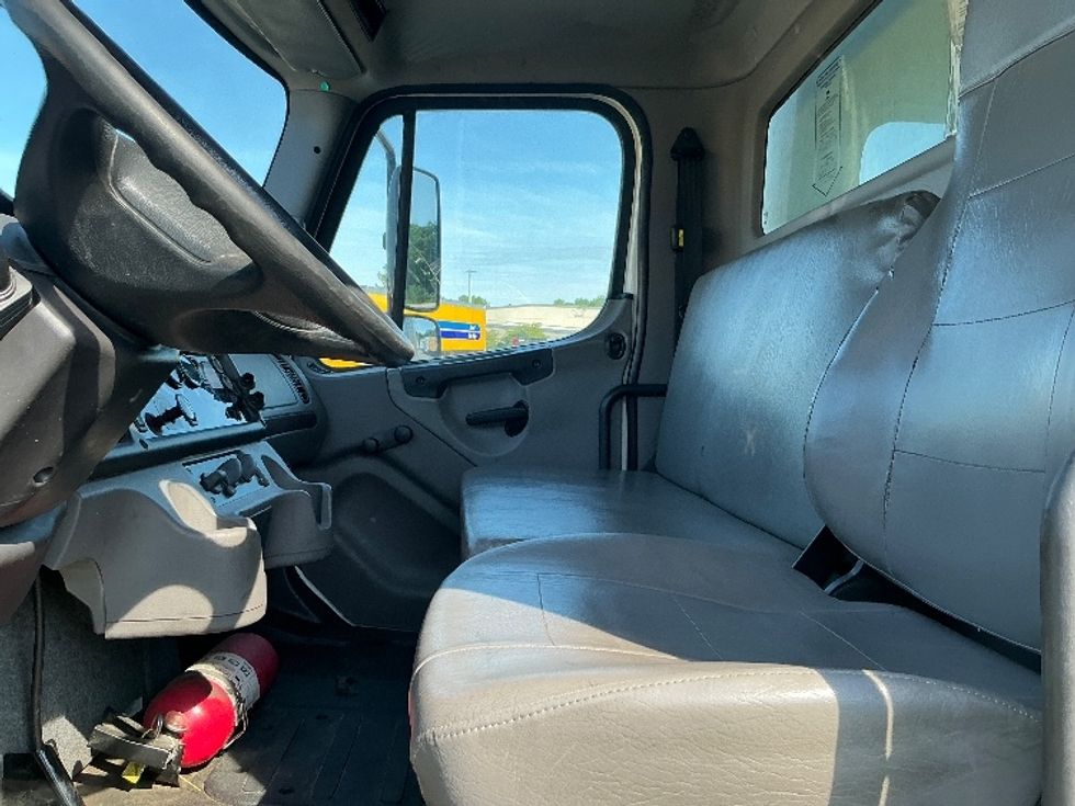Medium Duty Box Truck-Light and Medium Duty Trucks-Freightliner-2019-M2-West Columbia-SC-139,235\n\t\tmiles-$ 58,750 - Image 18