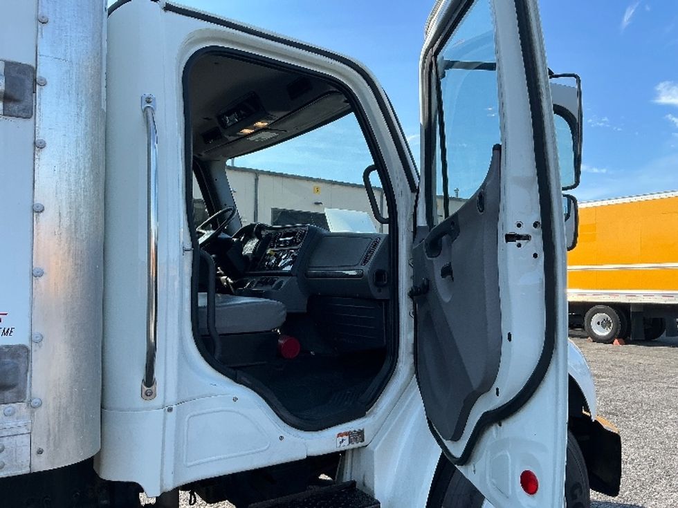 Medium Duty Box Truck-Light and Medium Duty Trucks-Freightliner-2019-M2-West Columbia-SC-139,235\n\t\tmiles-$ 58,750 - Image 19