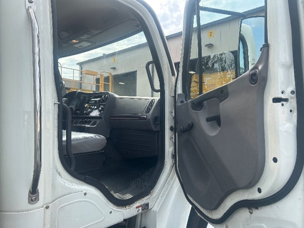 Medium Duty Box Truck-Light and Medium Duty Trucks-Freightliner-2019-M2-West Columbia-SC-169,041\n\t\tmiles-$ 54,500 - Image 20
