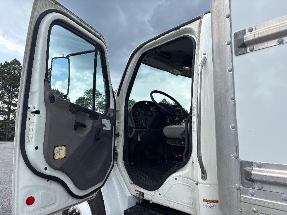 Medium Duty Box Truck-Light and Medium Duty Trucks-Freightliner-2019-M2-West Columbia-SC-181,810\n\t\tmiles-$ 51,750 - Image 16