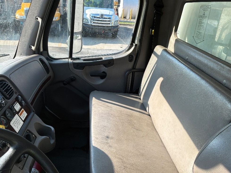 Medium Duty Box Truck-Light and Medium Duty Trucks-Freightliner-2019-M2-West Columbia-SC-188,633\n\t\tmiles-$ 58,500 - Image 19
