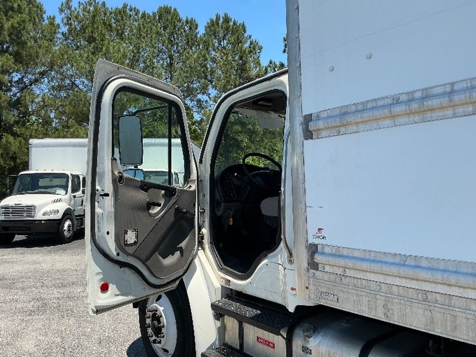 Medium Duty Box Truck-Light and Medium Duty Trucks-Freightliner-2019-M2-West Columbia-SC-207,141\n\t\tmiles-$ 48,000 - Image 16