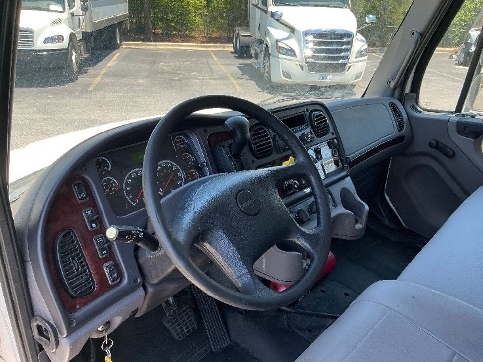 Medium Duty Box Truck-Light and Medium Duty Trucks-Freightliner-2019-M2-West Columbia-SC-207,141\n\t\tmiles-$ 48,000 - Image 17
