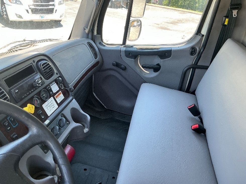 Medium Duty Box Truck-Light and Medium Duty Trucks-Freightliner-2019-M2-West Columbia-SC-207,141\n\t\tmiles-$ 48,000 - Image 19